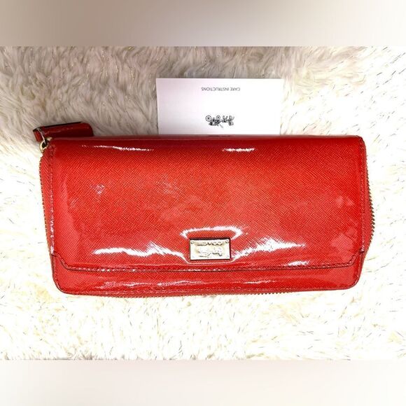 Coach Handbags - ➡️Coach Wallet Patent Leather Zip Arround Wallet